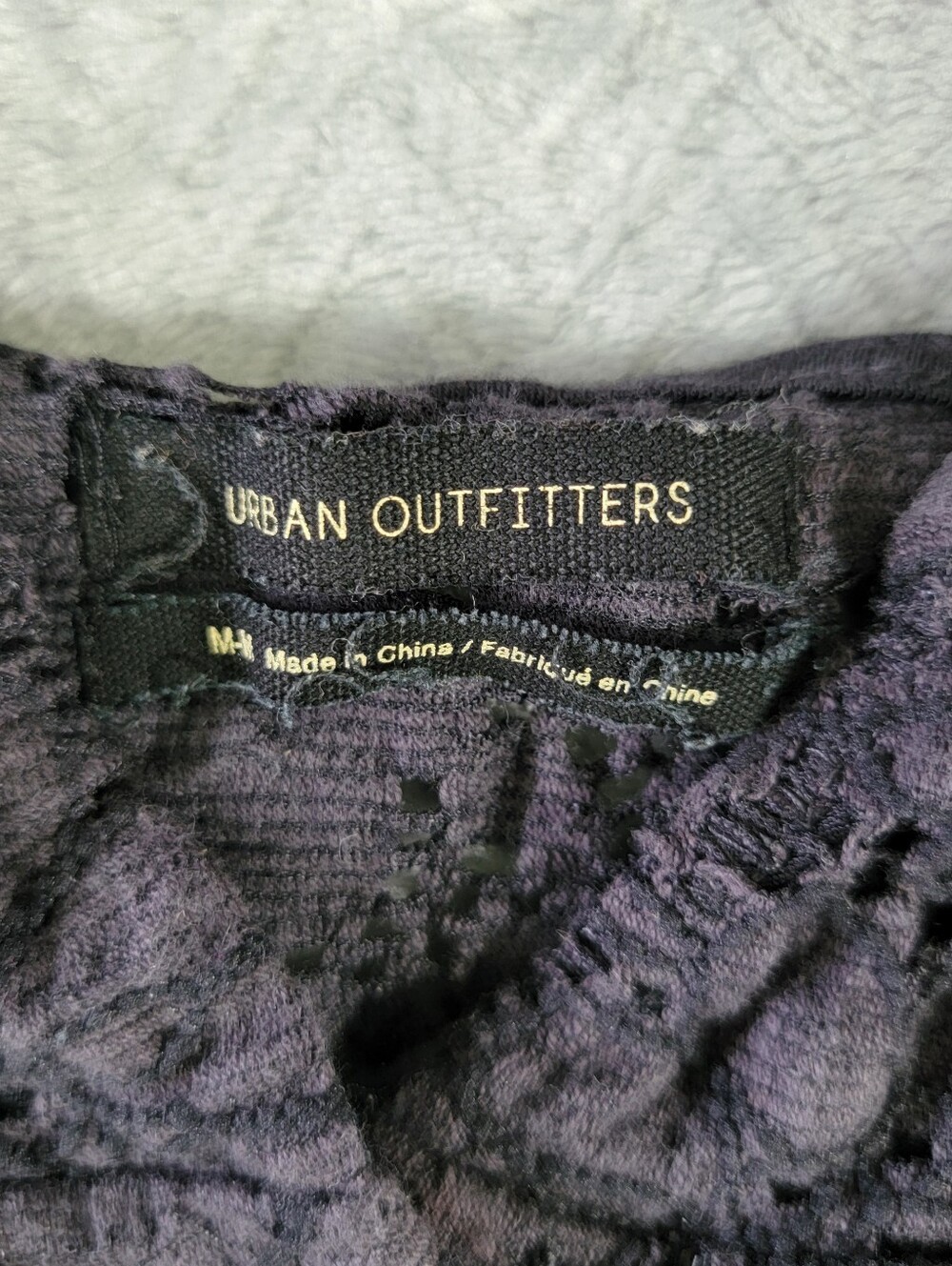 Urban Outfitters Dark Gray Floral Lace V-Neck Button Front Cropped Camisole Med - Picture 4 of 7